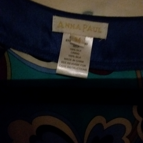 100% Silk blouse size medium - Picture 2 of 3